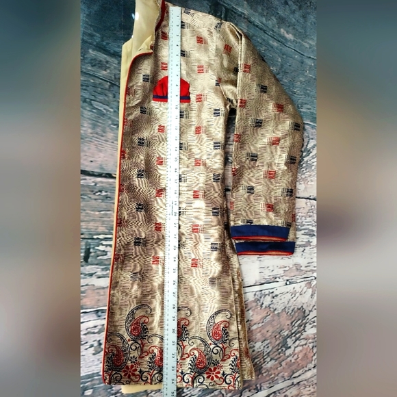 Beautiful Gold Sherwani. - Picture 11 of 11